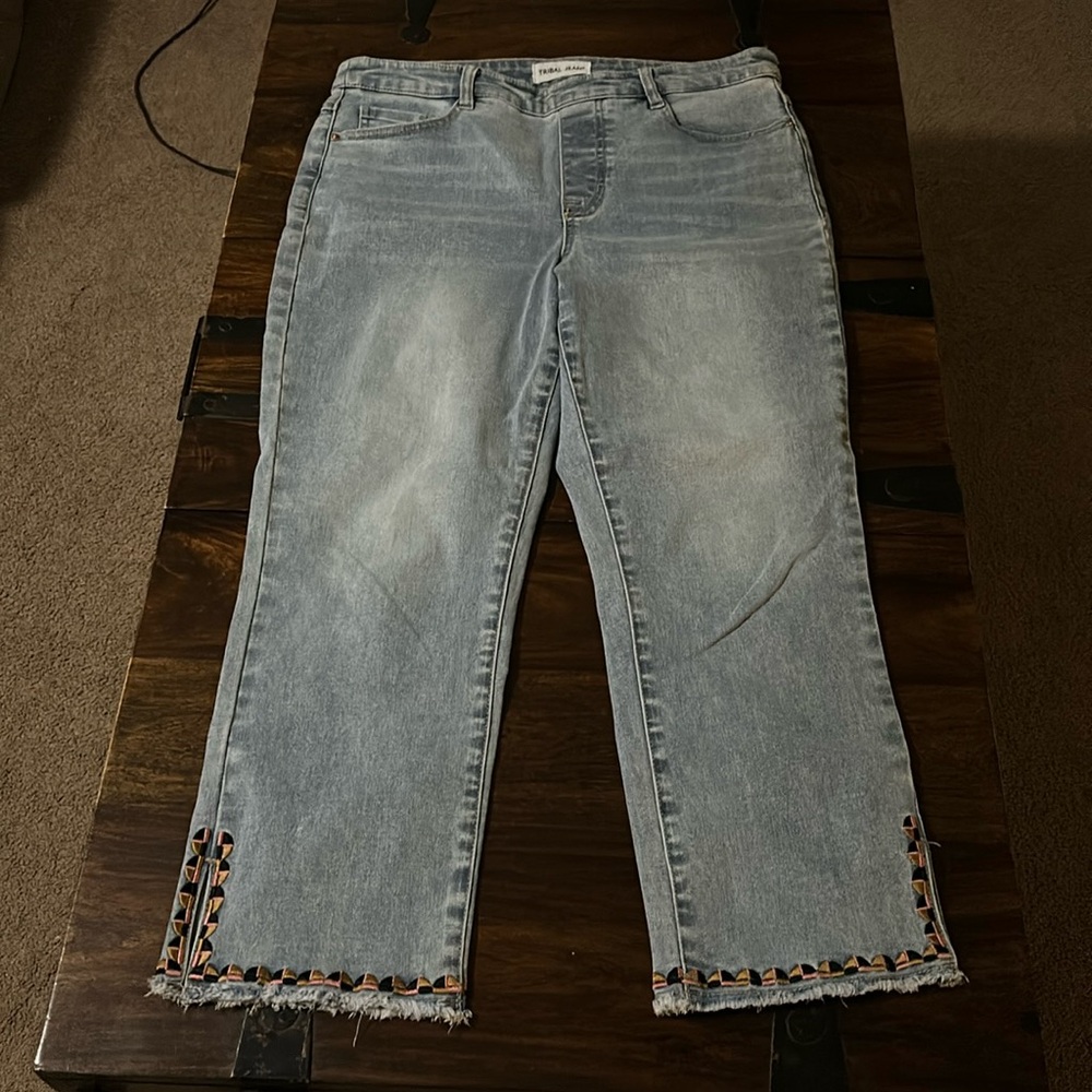Tribal pull on Cropped jeans.